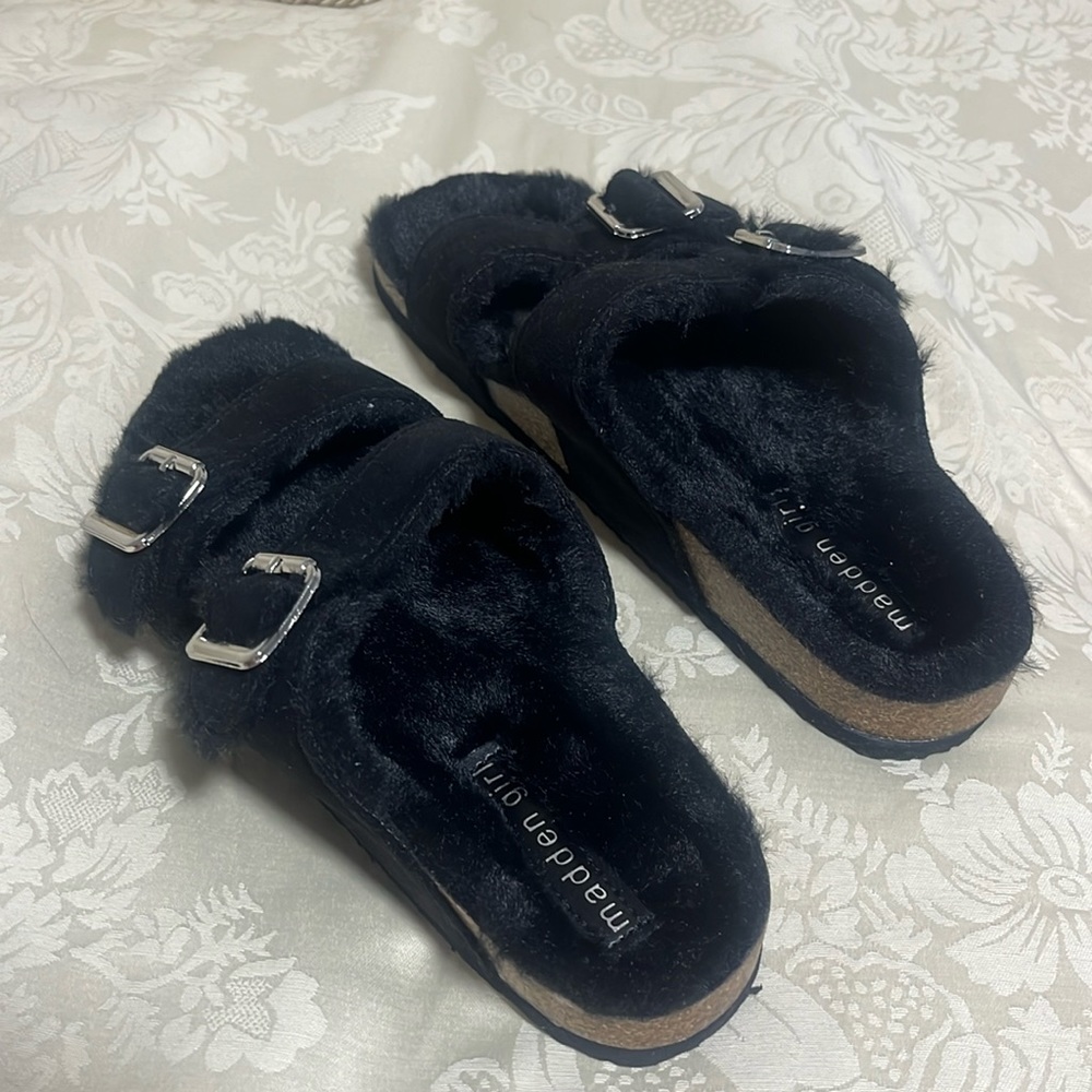 Madden girl furry butterfly slides